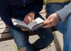 Doma laukums šovasar kļuvis par vietu, kur iedzīvotāji var iegrimt lasīšanas pieredzē