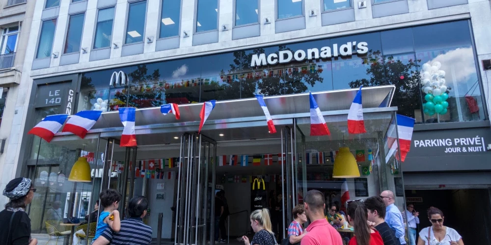 McDonald’s в стиле "шик" на Елисейских полях в Париже.