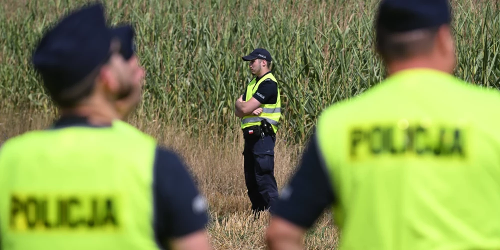 Krievijas drons, kas trešdien nogāzās Polijas austrumos netālu no Osinu ciemata, domājams, ielidojis no Baltkrievijas, ceturtdien brīfingā sacīja Ļubļinas apgabala prokuratūras vadītājs Gžegožs Truševičs.