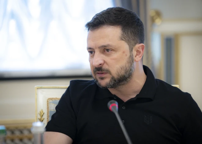 Vispirms drošības garantijas, tad samits ar Putinu, uzstāj Zelenskis