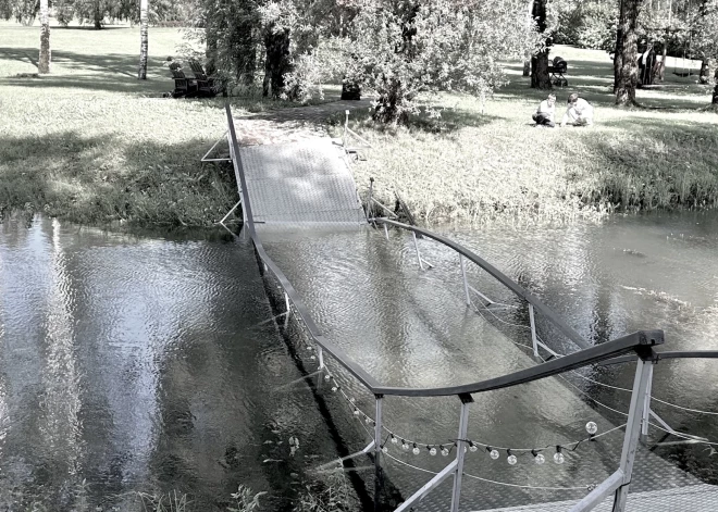 Kas īsti notika Kokneses pagasta viesu namā? Kāzu laikā, iebrūkot tiltam, cietuši 30 cilvēki