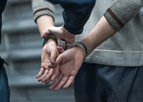 В Риге задержан мужчина, обманувший как минимум 15 человек обещаниями выполнить строительные работы.