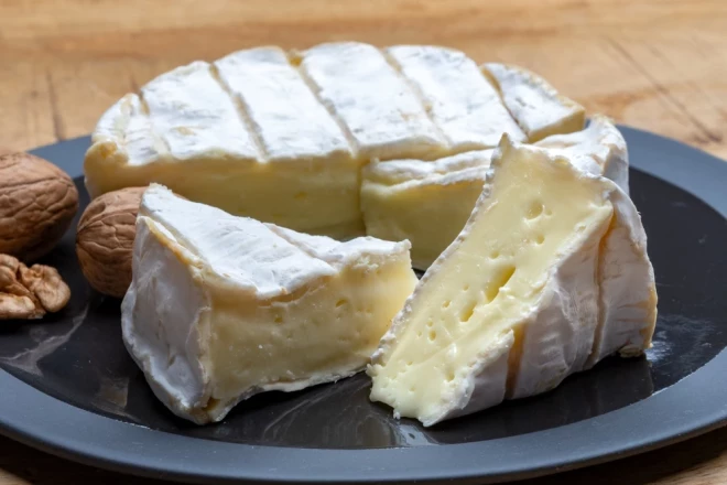 Camembert tipa siers.