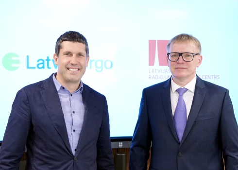 AS "Latvenergo" valdes priekšsēdētājs Mārtiņš Čakste (no kreisās) un VAS "Latvijas Valsts radio un televīzijas centrs" valdes priekšsēdētājs Ģirts Ozols.