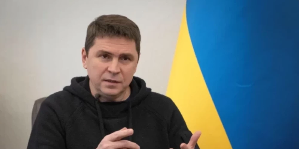 Ukrainas prezidenta kancelejas vadītāja padomnieks Mihailo Podoļaks.