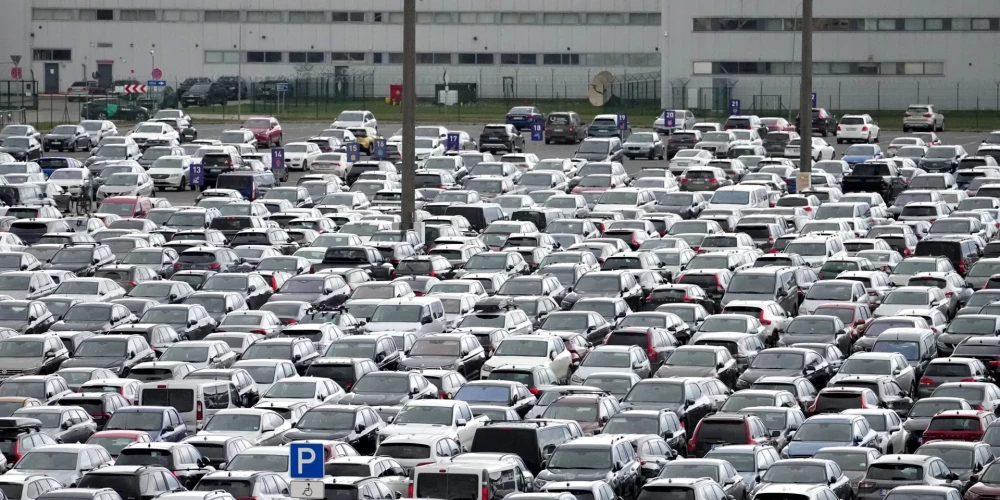 Pēdējā pusotra gada laikā pieaugusi autostāvvietu noslodze Rīgas centrā.