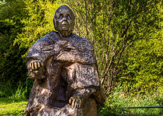 Baba Vanga prognozē satricinājumus 2026. gadā – vai pasauli sagaida trešais pasaules karš?