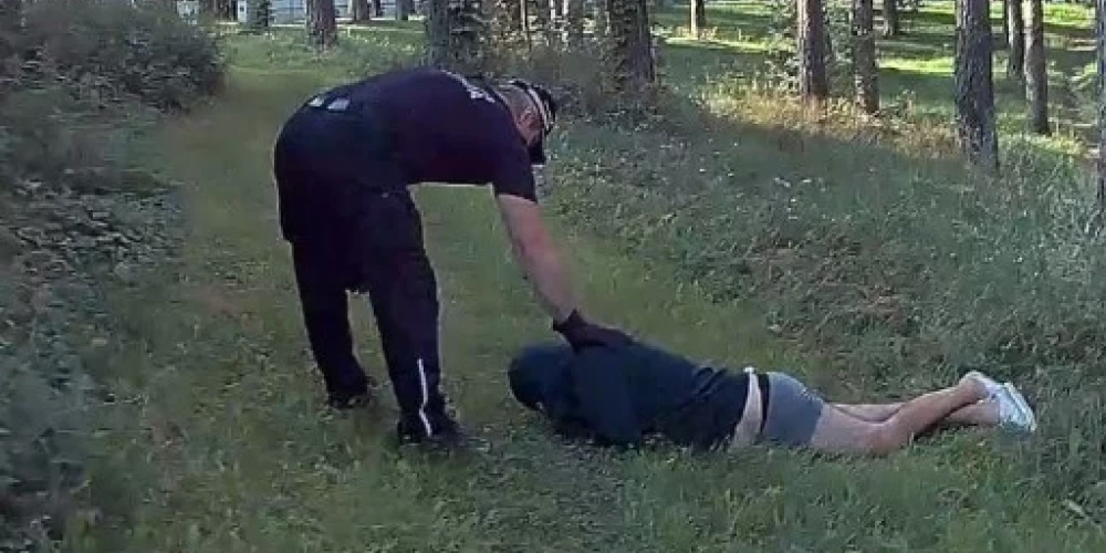 Ādažu novada pašvaldības policistiem samērā bieži nākas modināt personas, kuras miega baudīšanai izvēlējušās sabiedriskās vietas.
