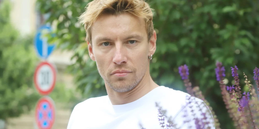 Ka mākslinieki bieži saņem pārdrošus uzmanības apliecinājumus no faniem, nav nekas jauns. Tomēr Antona Freimana gadījumā tie jau līdzinās šausmu filmas cienīgam stāstam. 