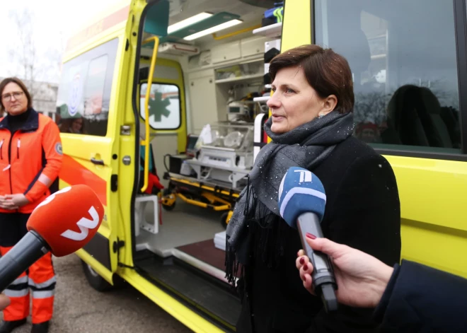 Internetā izceļas kvēls strīds starp bijušo veselības ministri Ilzi Viņķeli un NMPD vadītāju Lieni Cipuli. Ir aizvainoti dienesta darbinieki, viņa apgalvo