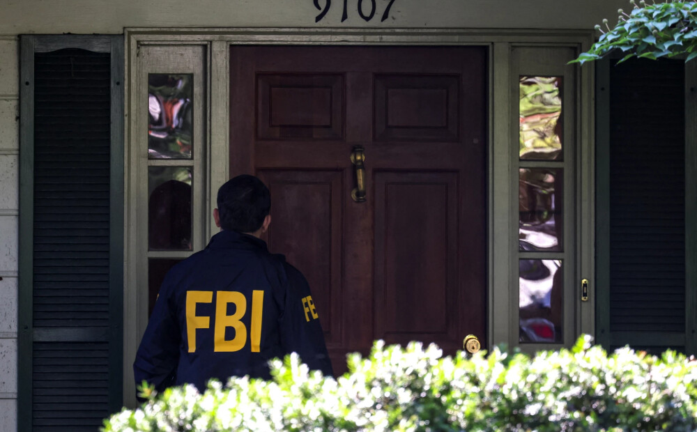 FIB veic kratīšanu bijušā Trampa padomnieka Džona Boltona mājā