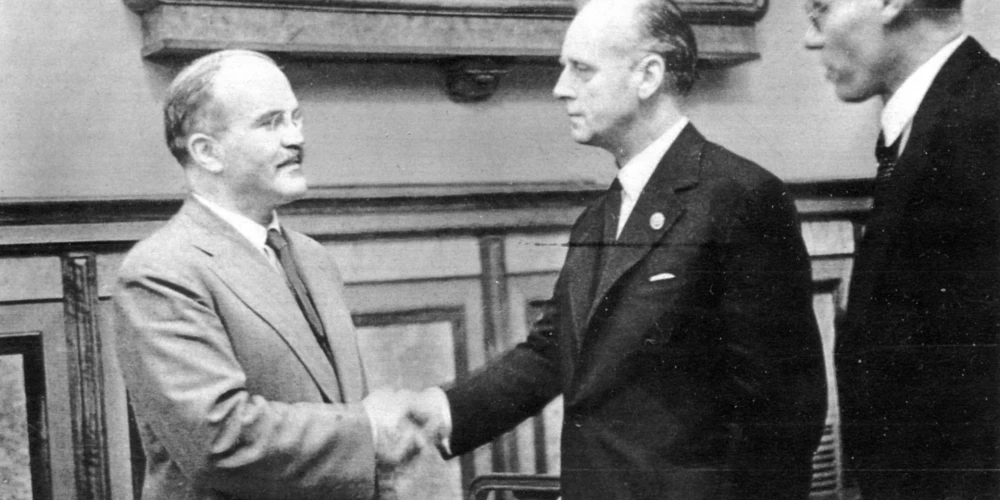 Вячеслав Молотов и Иоахим фон Риббентроп в Кремле. 23 августа 1939 г.