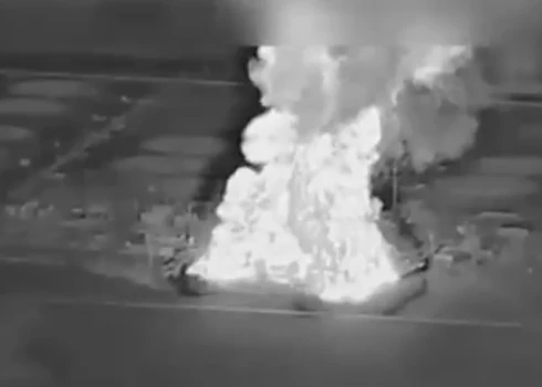 Degošā naftas pārsūknēšanas stacija "Uneča" (ekrānuzņēmums no video)