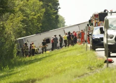 Ņujorkas štatā avarē tūristu autobuss, pieci bojāgājušie