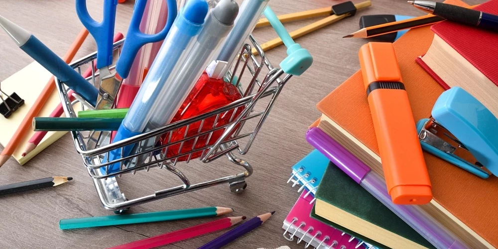 Tuvojoties 1. septembrim, daudzi vecāki aktīvi iegādājas skolas lietas saviem bērniem.