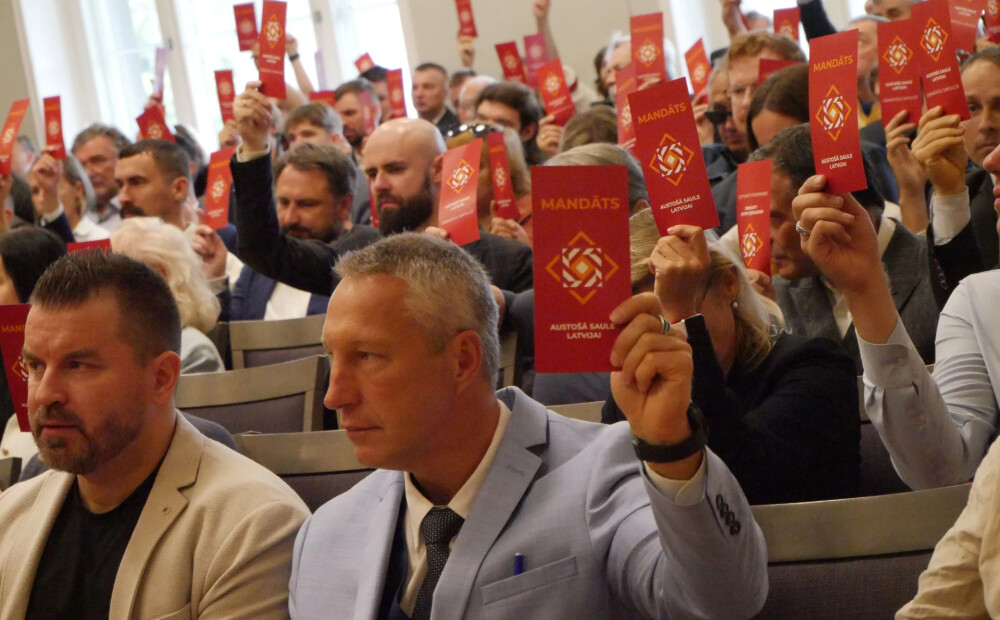 FOTO: dibināta partija "Austošā saule Latvijai"