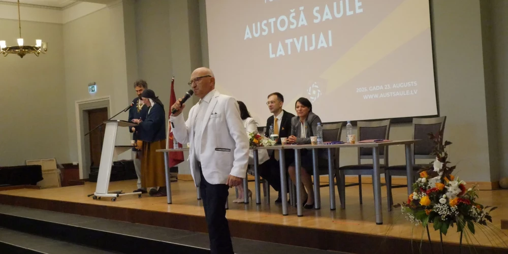 Partijas dibināšanu sestdien VEF kultūras pilī notiekošajā pasākumā vienbalsīgi atbalstīja 219 balsstiesīgie klātesošie.