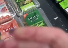 Kaut ko tādu vēl neesi redzējis! Lietuviete iesmej par dīvainu produktu veikalā