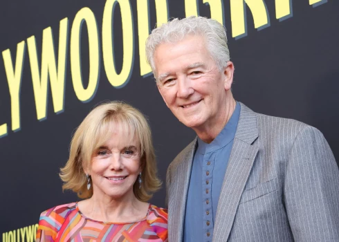 76 gadu vecumā Patriks Dafijs smejas, mīl un kāpj kalnos kopā ar Lindu Purlu.