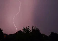 Tuvākajās stundās Latvijā gaidāms negaiss ar spēcīgām lietusgāzēm