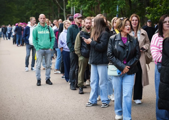 Sestdien, 23. augustā Rīgā, Mežaparka Lielajā estrādē notika grupas “Prāta Vētra” “Pirmās dienas tūres” noslēguma koncerts.