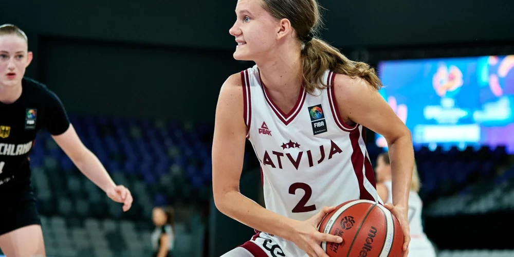 Talantīgā jaunā latviešu basketbola uzbrucēja Sindija Sondore.