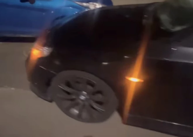 VIDEO: BMW vadītājs Kalnciema ielā izraisa avāriju un aizbēg no notikuma vietas