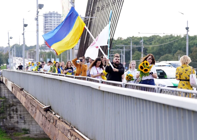 Rīgā simtiem cilvēku dodas Ukrainas atbalsta gājienā