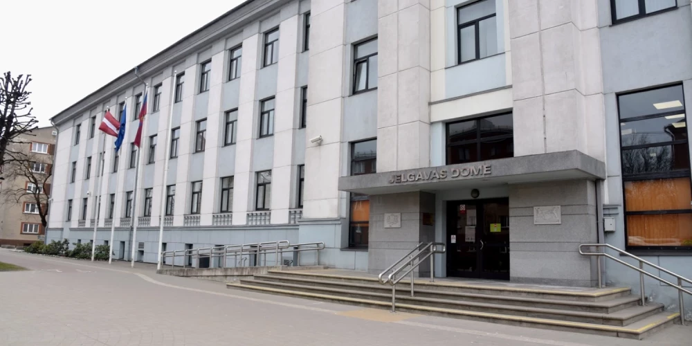 Bijusī Jelgavas novada izpilddirektore Līga Lonerte uzrakstījusi atlūgumu četras dienas pēc tam, kad stājusies darba attiecībās Jelgavas pilsētas pašvaldībā. 