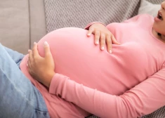 Sieviete izvairās no piepriestā cietumsoda izciešanas, pastāvīgi paliekot stāvoklī