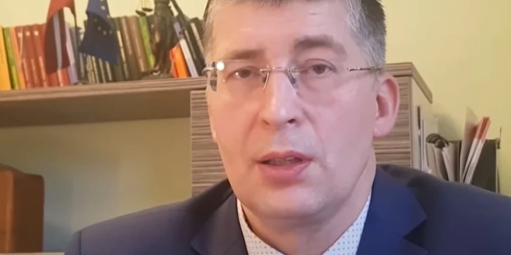 Apcietinātais Alvis Pīlāgs (ekrānuzņēmums no video)
