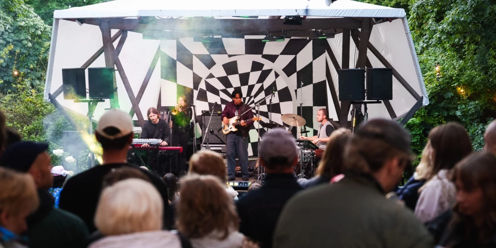 "Daydream Jazz" festivāls K.K. fon Stricka villas pagalmā (foto: Juris Rozenbergs)
