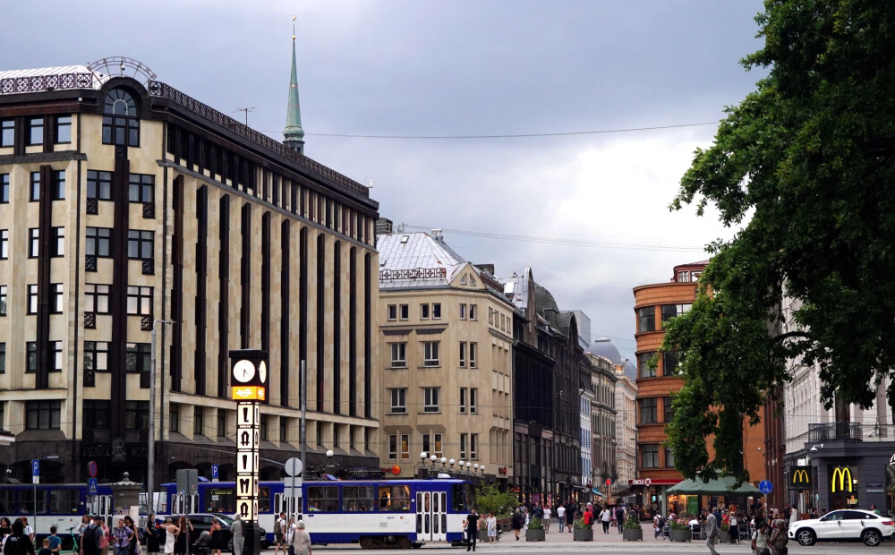 Izplatīts dzeltenais brīdinājums: pirmdien gaidāmas stipras lietusgāzes un pērkona negaiss