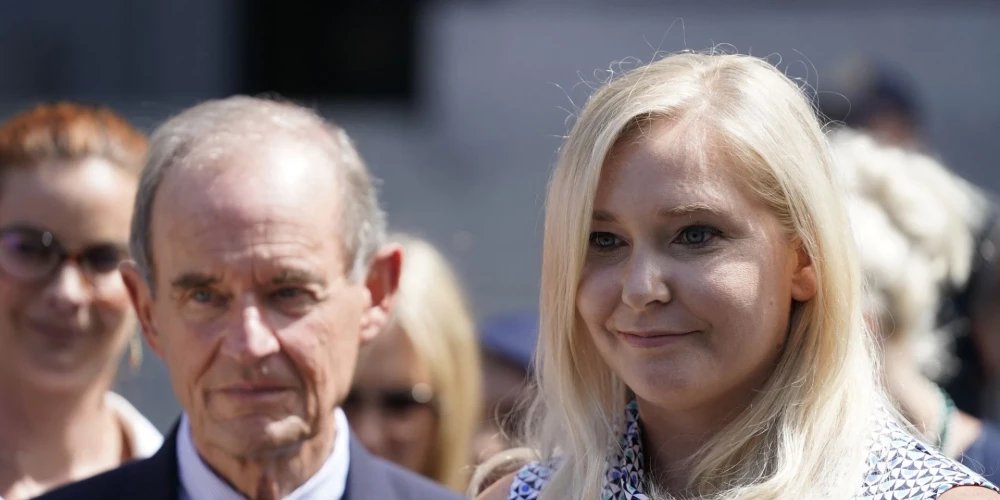2021. gadā Džufre Ņujorkas federālajā tiesā iesniedza civilprasību pret princi Endrū, apsūdzot viņu trijos seksuālos uzbrukumos, kad viņai bija 17 gadi. 