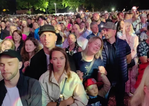 Mārtiņš un Ilze koncertā dziedāja no sirds.