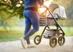 "Dzina ārā no mājas, jaunais tēvs arī negribēja ņemt pie sevis...." Kam cauri iet nepilngadīgās grūtnieces Latvijā, stāsta mentore