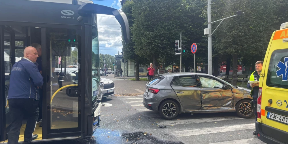 Pie Esplanādes notikusi avārija.