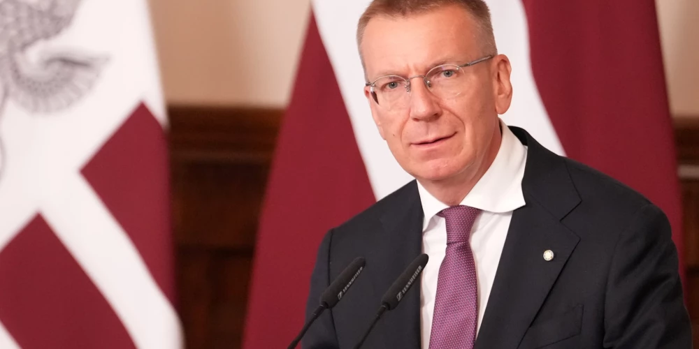 Valsts prezidents aicina “Latvijas Pastu” un nozari pārskatīt preses piegādes tarifus.