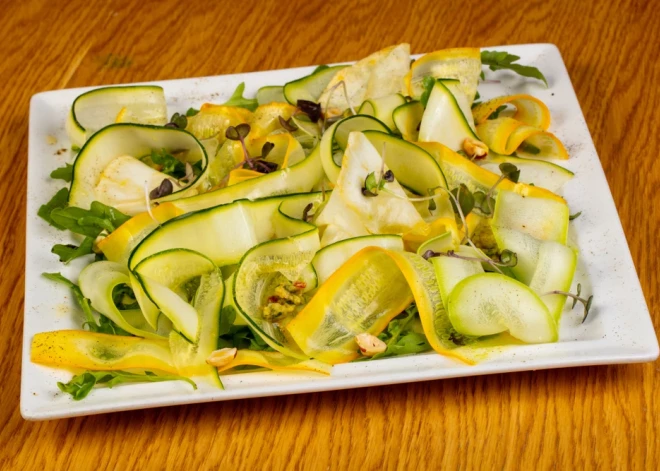 Проще не бывает: карпаччо из кабачков с пармезаном