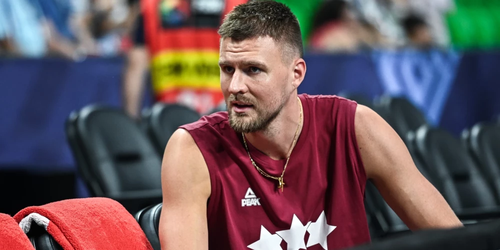Kristaps Porziņģis pirms basketbola spēles pret Grieķiju.