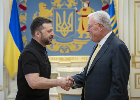 Ukrainas prezidents Volodimirs Zelenskis un ASV prezidenta īpašais sūtnis Kīts Kellogs.