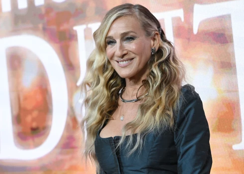 Allaž stilīgā aktrise Sāra Džesika Pārkere.