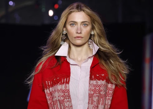 Parisa Džeksone kā modele modes skatē aizvadītā gada septembrī.