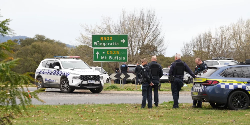 Policija notikuma vietā, Porepunkah pilsētā, Austrālijā. 