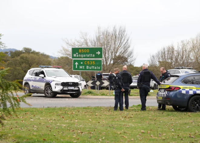 Austrālijā, netālu no Melburnas, notiek apšaude, gājuši bojā divi policisti