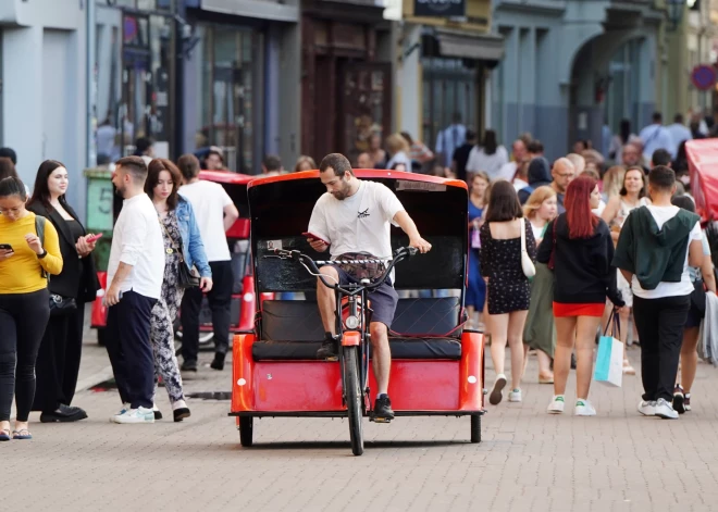 Kas jāzina, ja bērns vasarā strādāja, bet tagad atsāks mācības? Skaidro VID