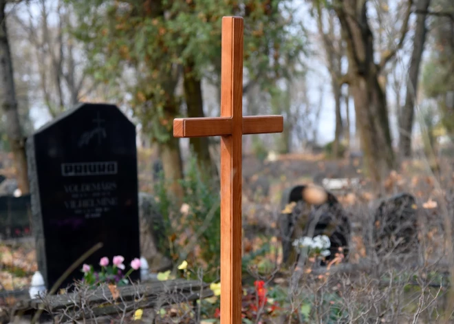 Профсоюз: если медикам не увеличат зарплаты, Латвия может стать хорошо охраняемым кладбищем