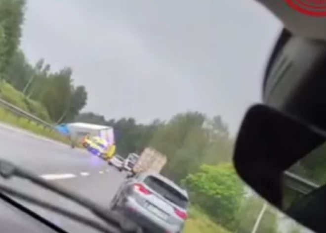 Talsu novadā notikusi smaga avārija, dzīvību zaudējuši divi cilvēki
