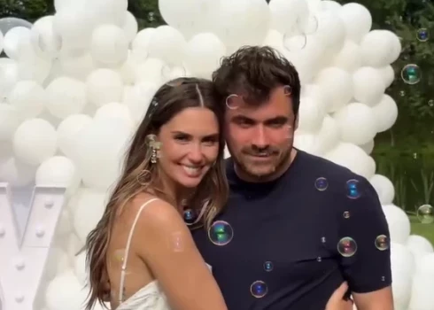 Pēc kāzām Muceniece pārgājusi vīra uzvārdā un tagad godājama par Agatu Drangu.