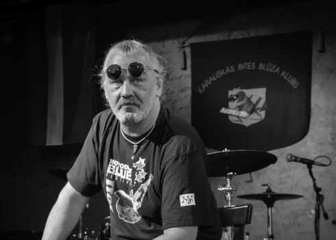 Šomēnes Latvijas sabiedrība atvadījās no Dailes Ziga – leģendāras personības, kura mūžs izdzisa 4. augustā 67 gadu vecumā. Dailes Zigis ilgstoši veicinājis kino mākslas gaumi un mīlestību pret blūzu.